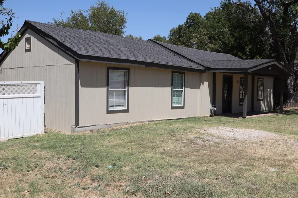 8532 George White Settlement, TX 76108