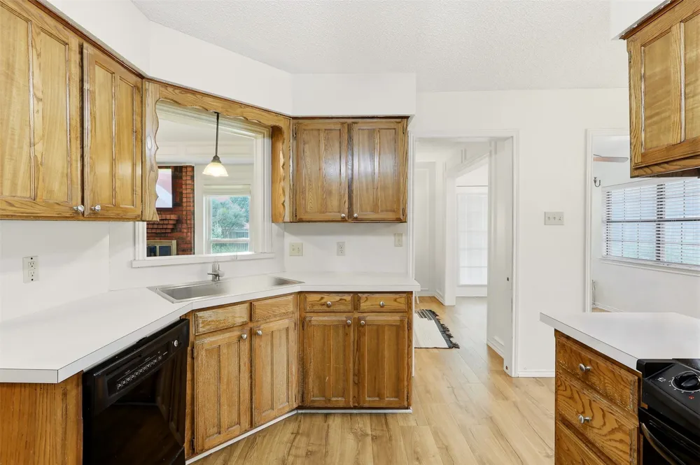 6713 Park Drive North Richland Hills, TX 76182