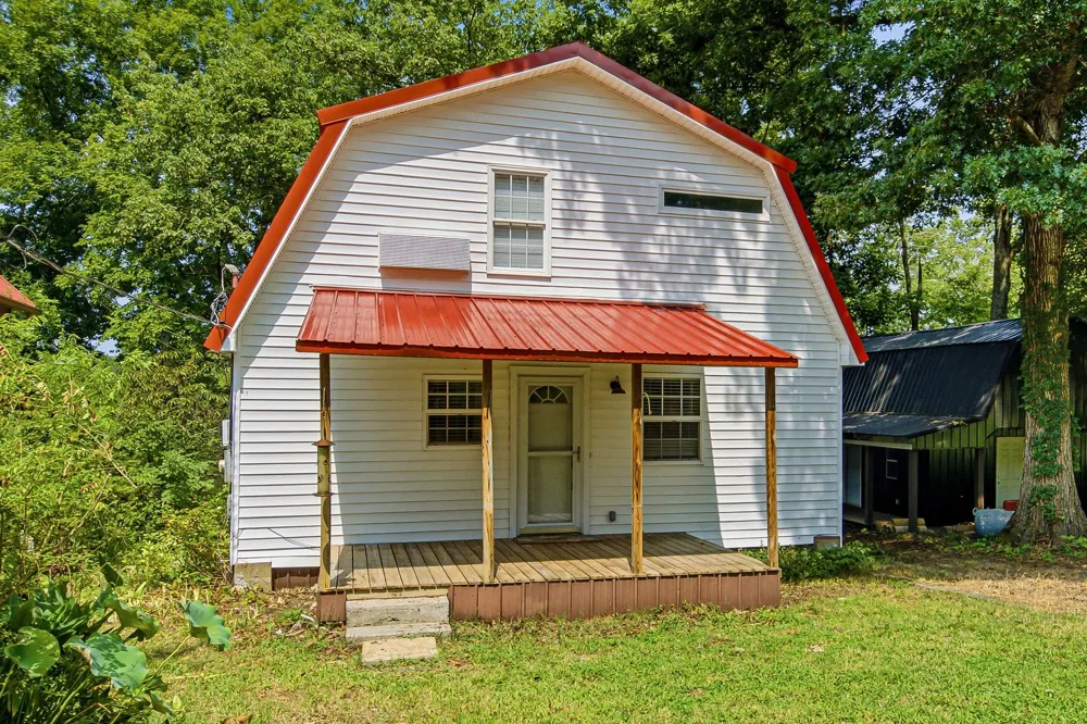 100 Breeze Inn Rd Castalian Springs, TN 37031