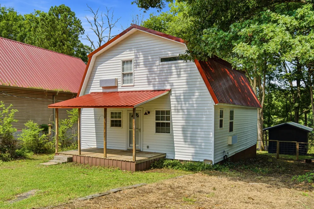 100 Breeze Inn Rd Castalian Springs, TN 37031
