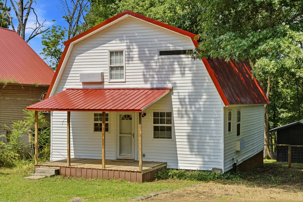 100 Breeze Inn Rd Castalian Springs, TN 37031