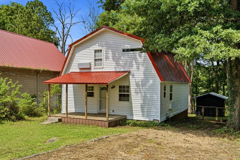 100 Breeze Inn Rd Castalian Springs, TN 37031