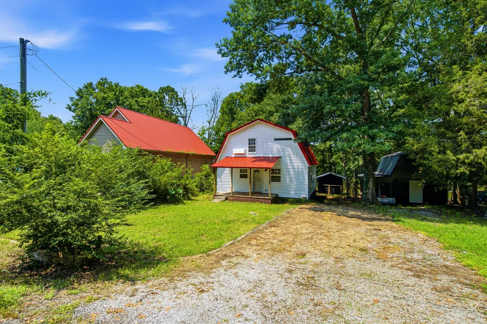 100 Breeze Inn Rd Castalian Springs, TN 37031