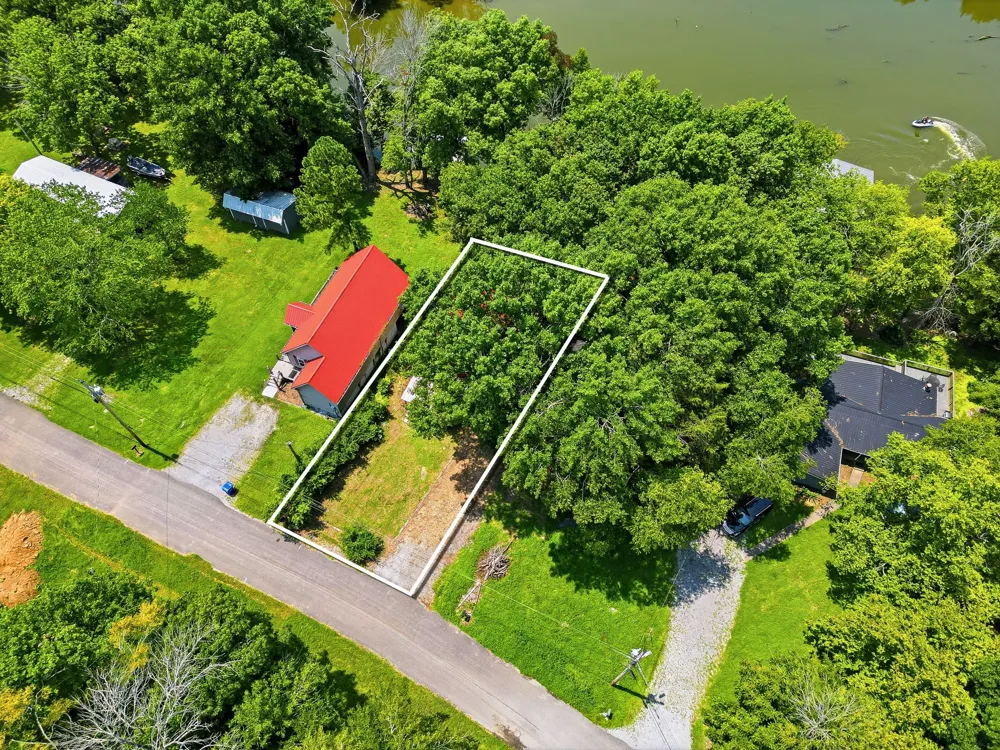 100 Breeze Inn Rd Castalian Springs, TN 37031