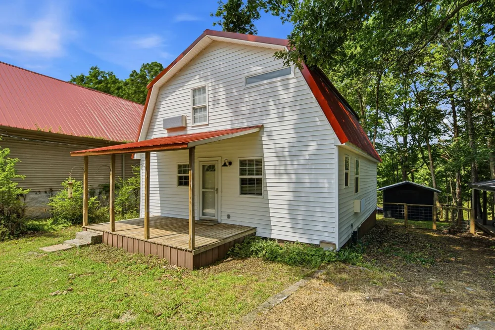 100 Breeze Inn Rd Castalian Springs, TN 37031