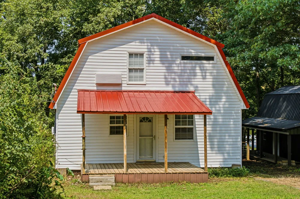 100 Breeze Inn Rd Castalian Springs, TN 37031
