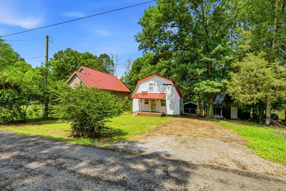 100 Breeze Inn Rd Castalian Springs, TN 37031