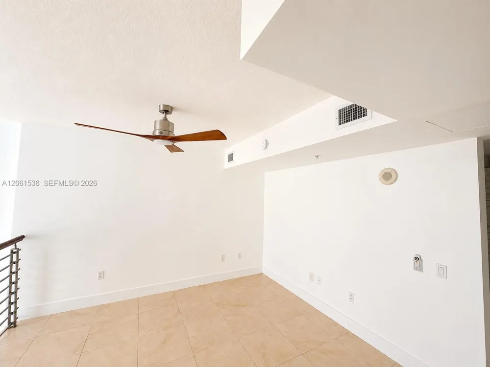 41 SE 5th St #1415 Miami, FL 33131