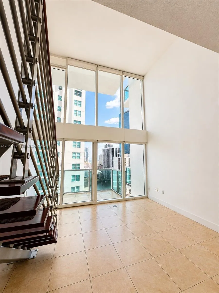 41 SE 5th St #1415 Miami, FL 33131