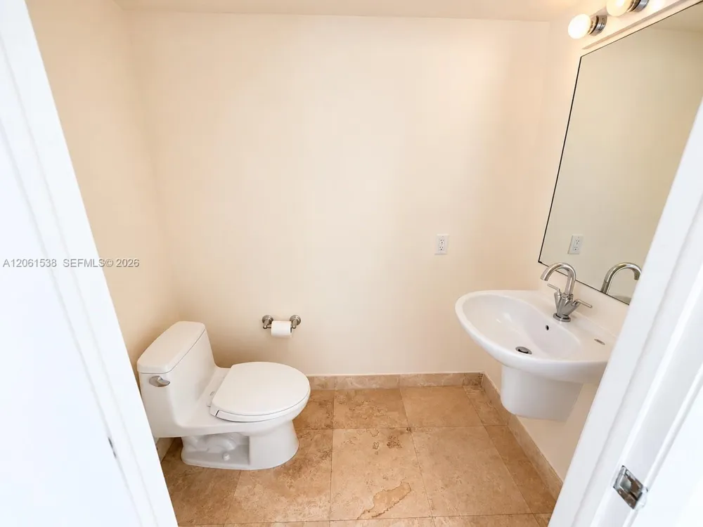 41 SE 5th St #1415 Miami, FL 33131