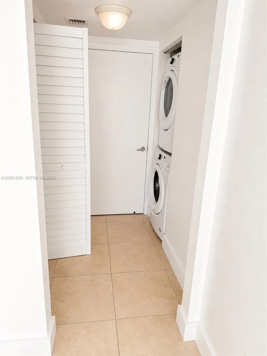 41 SE 5th St #1415 Miami, FL 33131
