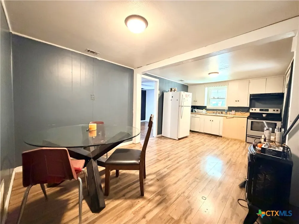 2200 W Gillis Avenue Cameron, TX 76520