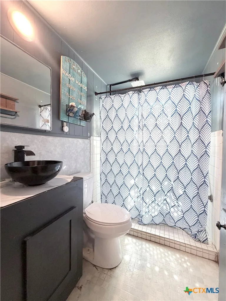 2200 W Gillis Avenue Cameron, TX 76520