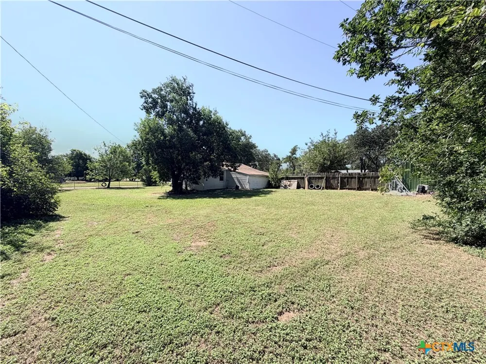 2200 W Gillis Avenue Cameron, TX 76520