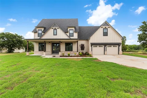 192 Lago Lane