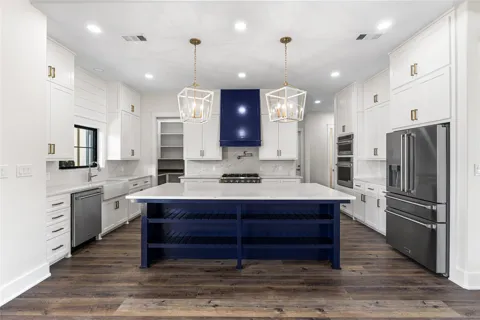 192 Lago Lane
