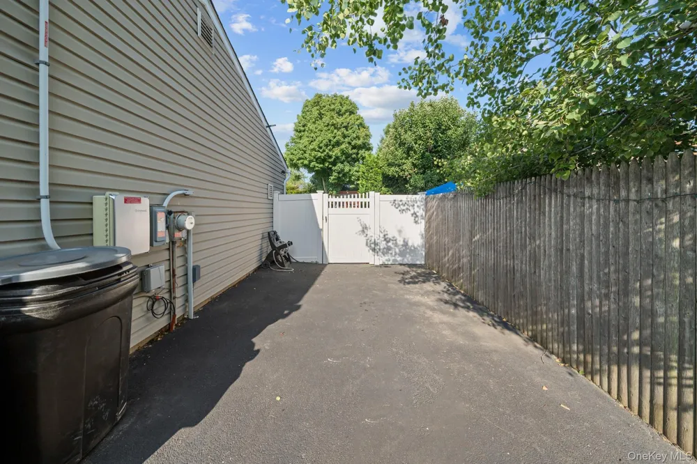 7 Sprat Street Medford, NY 11763