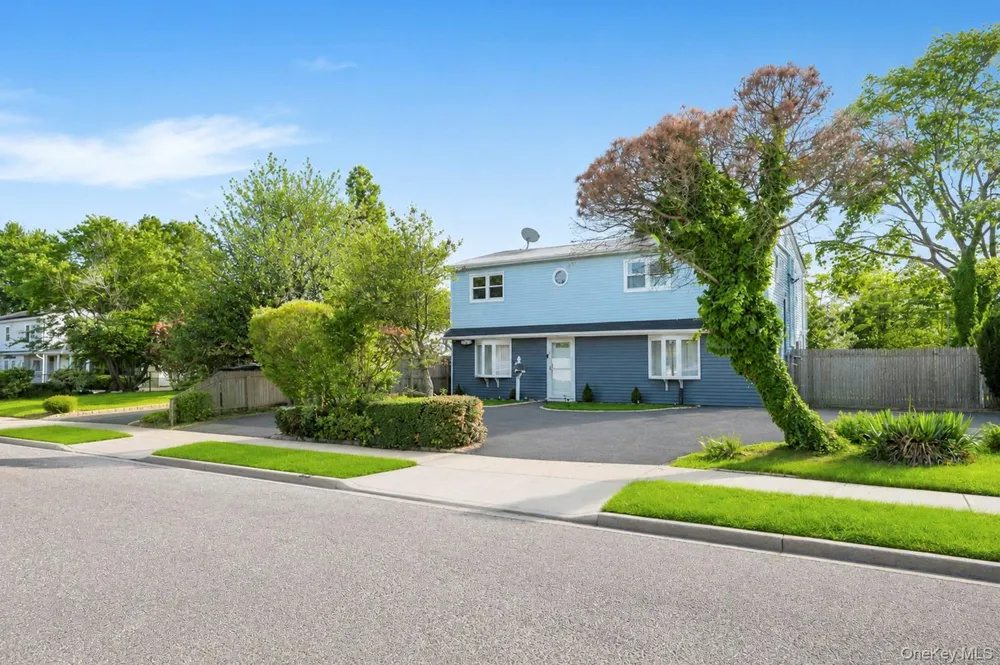 46 Stone Lane Levittown, NY 11756