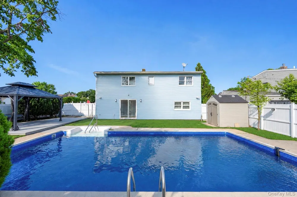 46 Stone Lane Levittown, NY 11756
