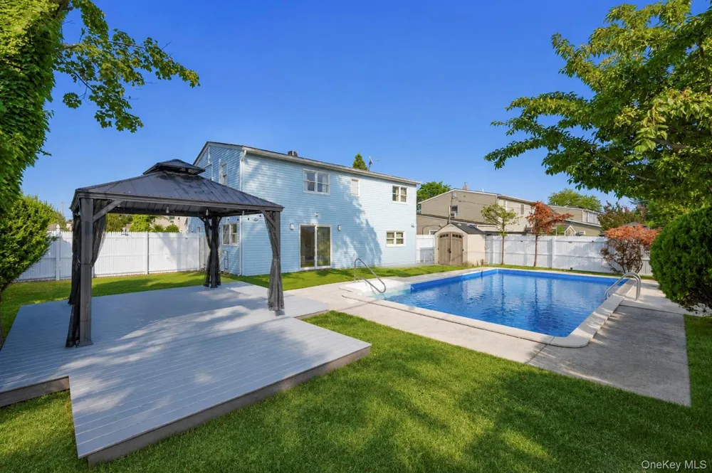 46 Stone Lane Levittown, NY 11756