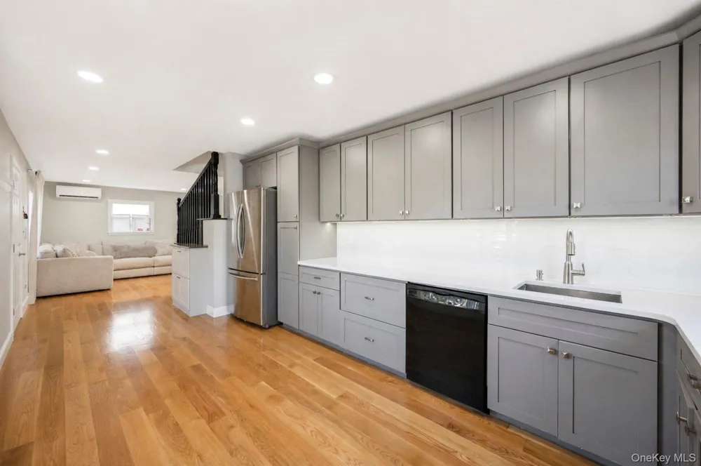 46 Stone Lane Levittown, NY 11756