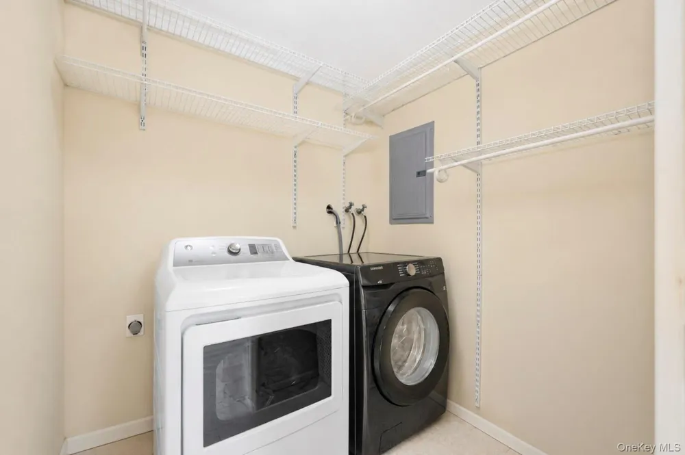 46 Stone Lane Levittown, NY 11756