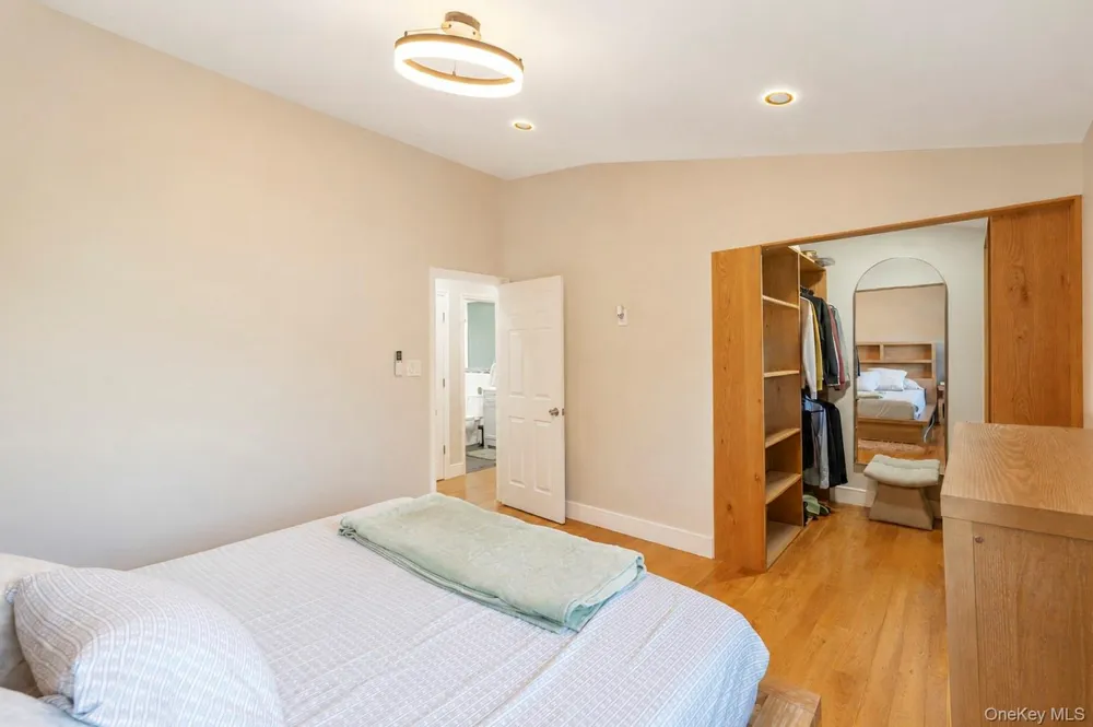 46 Stone Lane Levittown, NY 11756