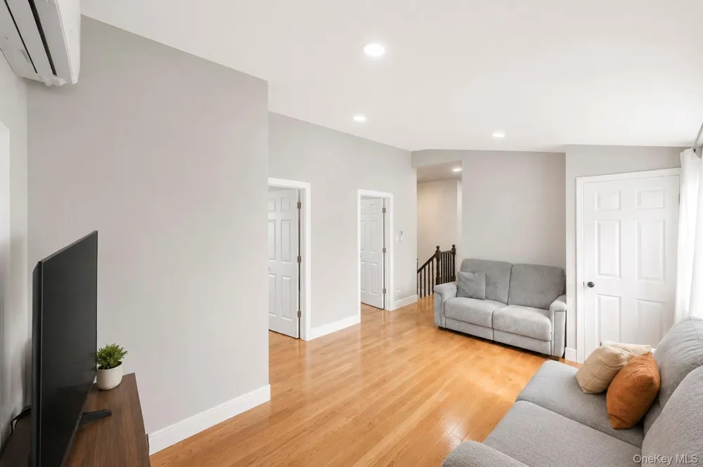46 Stone Lane Levittown, NY 11756