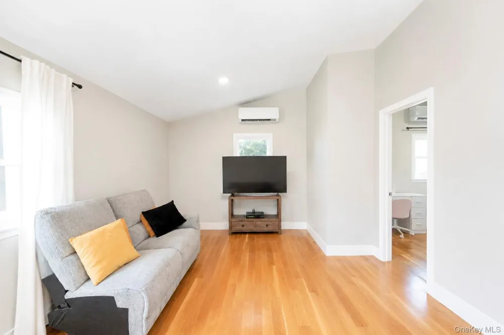 46 Stone Lane Levittown, NY 11756