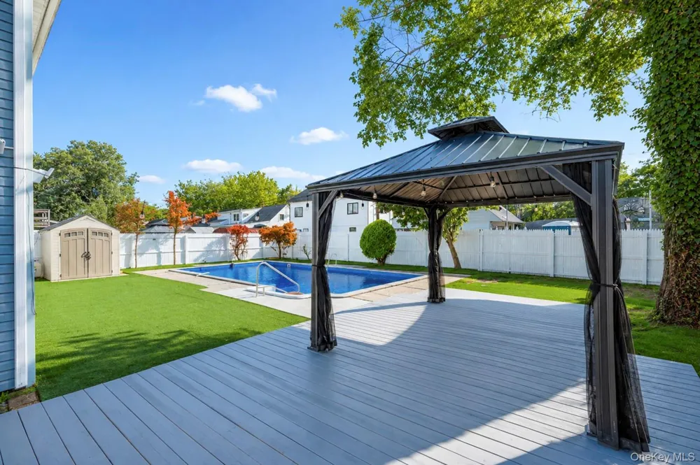 46 Stone Lane Levittown, NY 11756