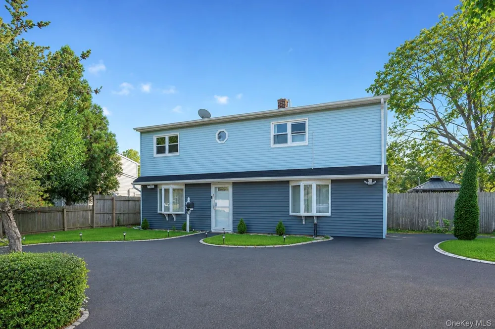 46 Stone Lane Levittown, NY 11756