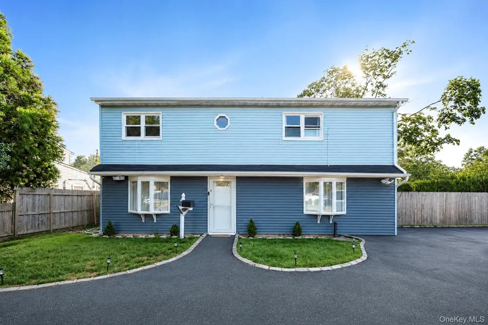 46 Stone Lane Levittown, NY 11756