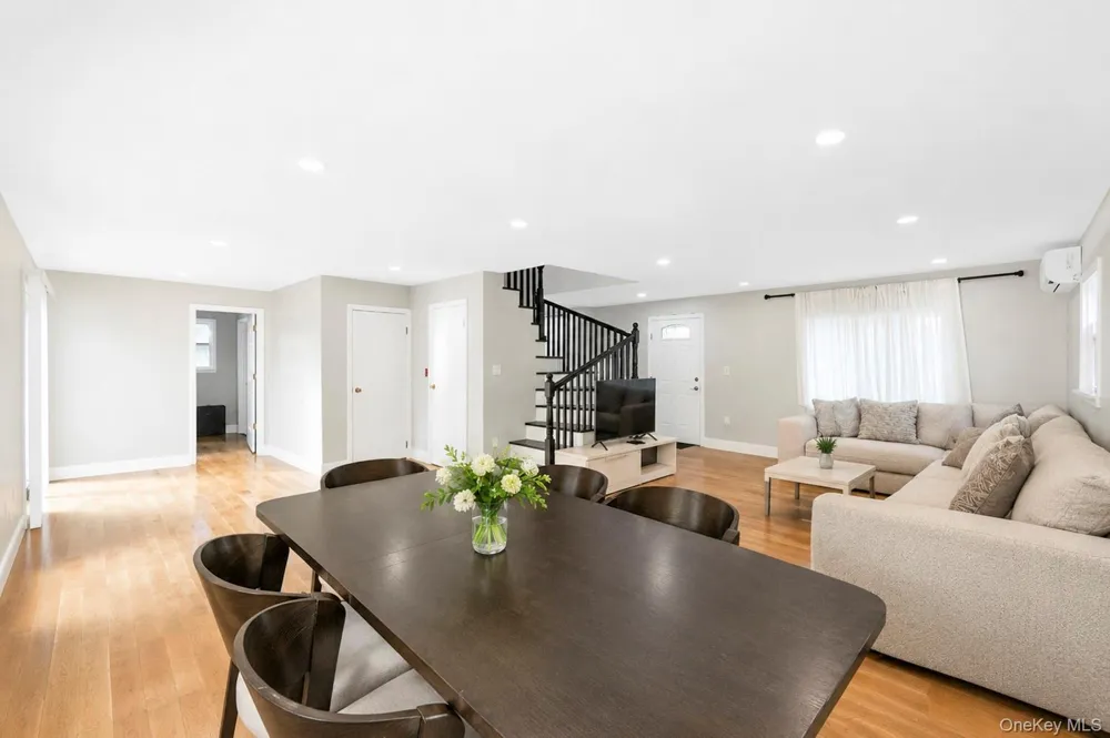 46 Stone Lane Levittown, NY 11756