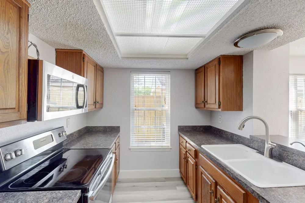 846 Creekside Drive Lewisville, TX 75067