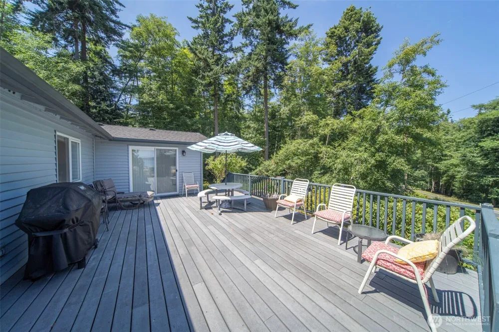 2196 Bluff Road Greenbank, WA 98253