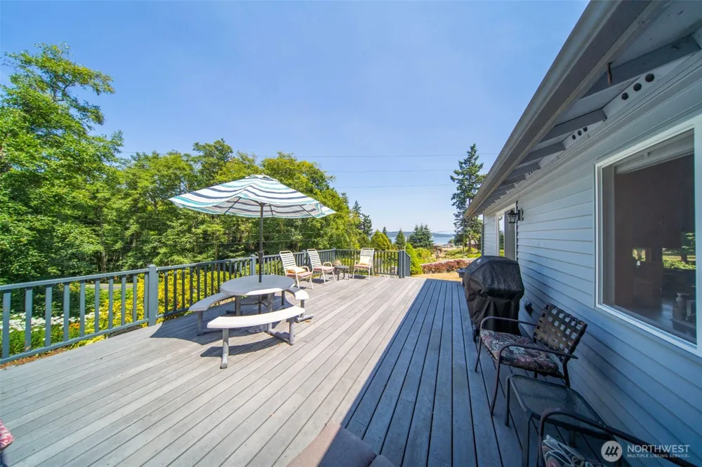 2196 Bluff Road Greenbank, WA 98253