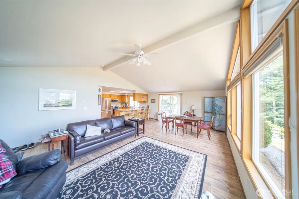 2196 Bluff Road Greenbank, WA 98253