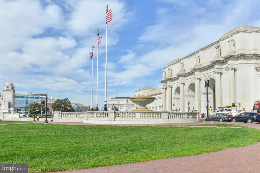 609 INDEPENDENCE AVENUE SE Washington, DC 20003