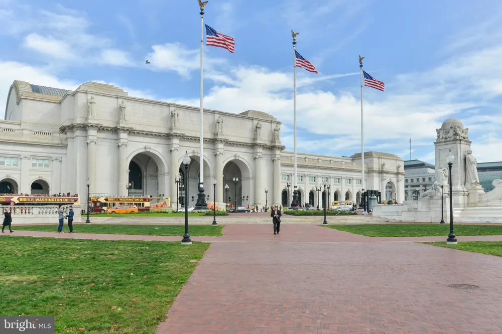 609 INDEPENDENCE AVENUE SE Washington, DC 20003