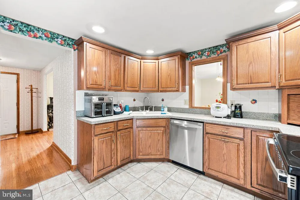 557 COVERED BRIDGE ROAD Cherry Hill, NJ 08034