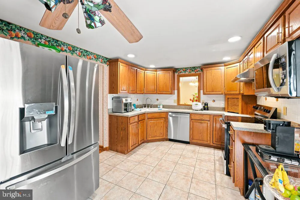 557 COVERED BRIDGE ROAD Cherry Hill, NJ 08034