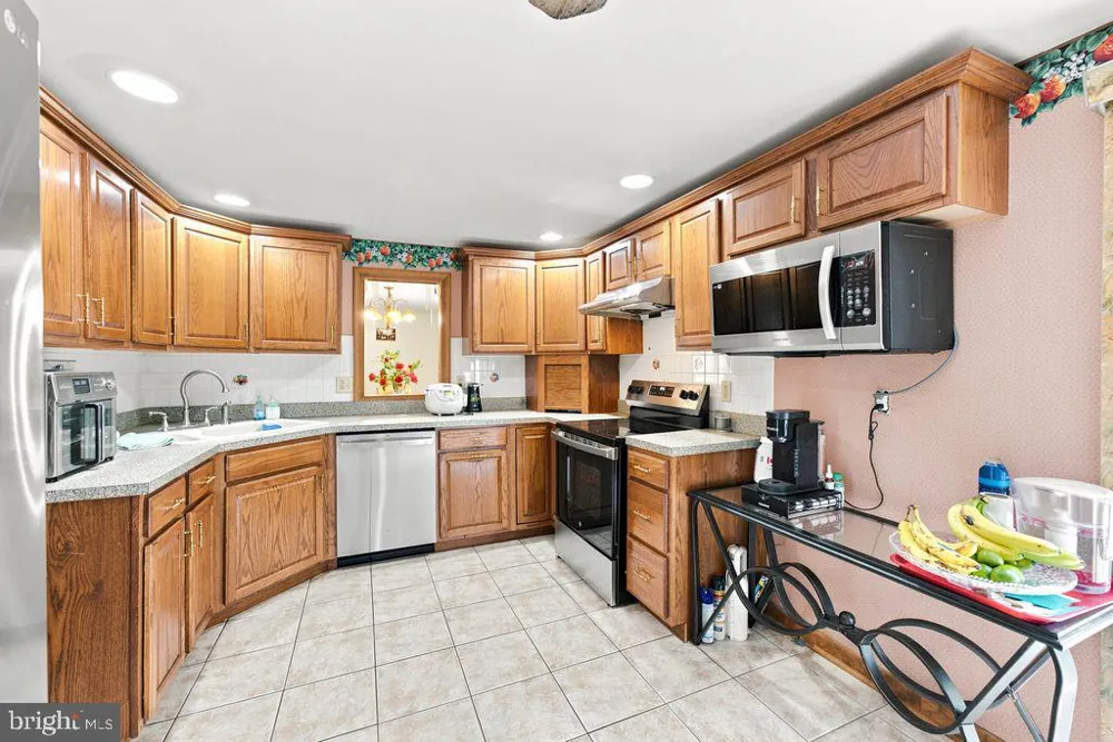 557 COVERED BRIDGE ROAD Cherry Hill, NJ 08034