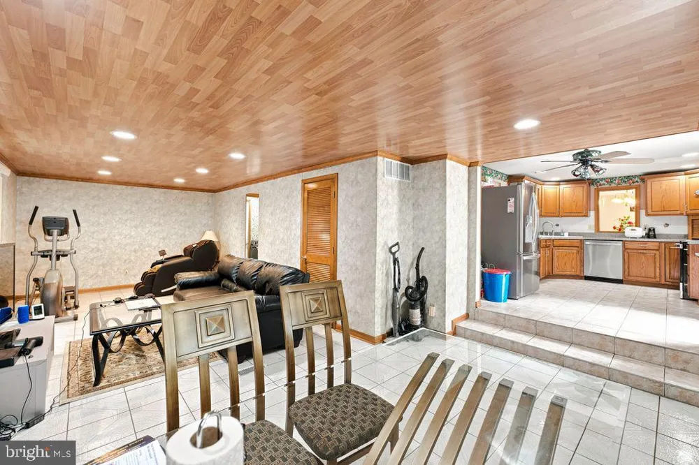 557 COVERED BRIDGE ROAD Cherry Hill, NJ 08034