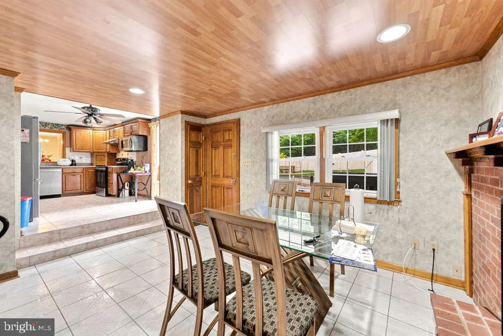 557 COVERED BRIDGE ROAD Cherry Hill, NJ 08034