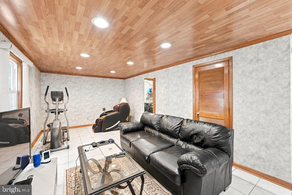 557 COVERED BRIDGE ROAD Cherry Hill, NJ 08034