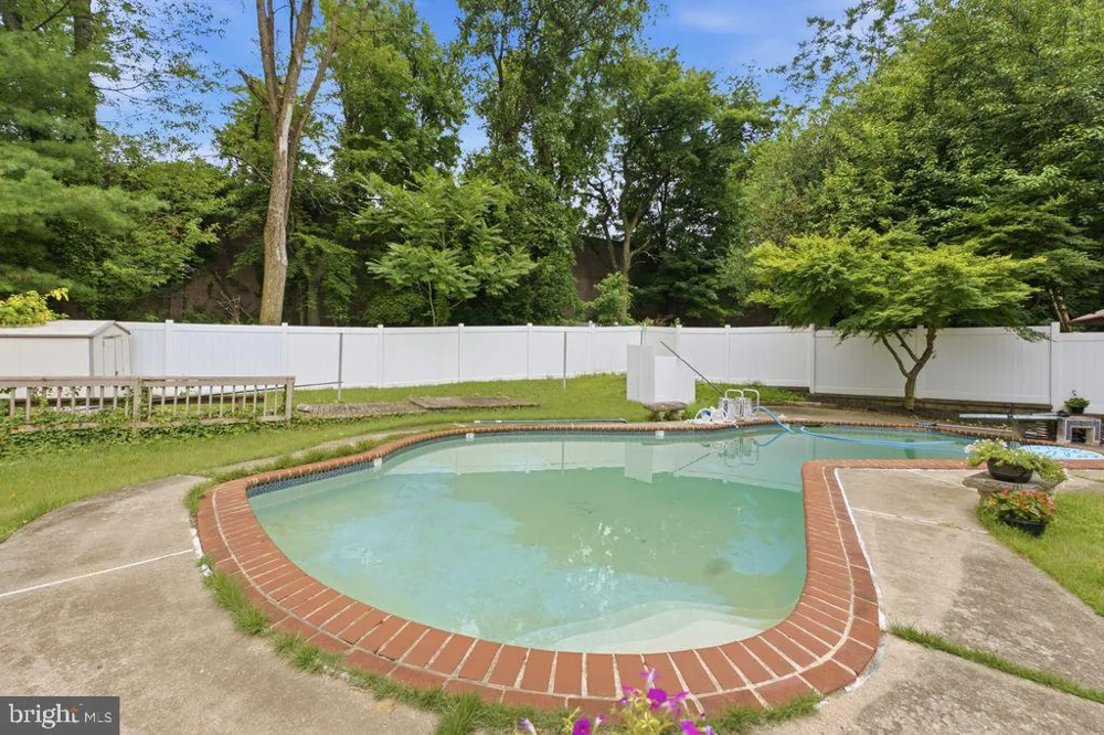 557 COVERED BRIDGE ROAD Cherry Hill, NJ 08034