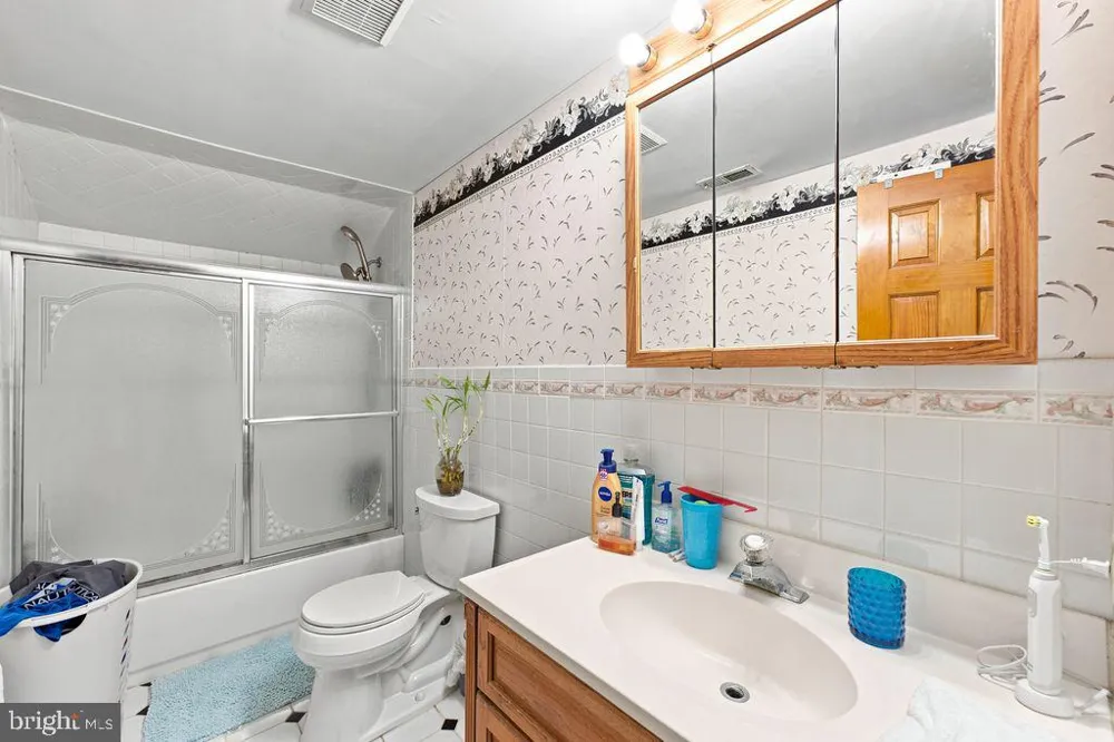 557 COVERED BRIDGE ROAD Cherry Hill, NJ 08034
