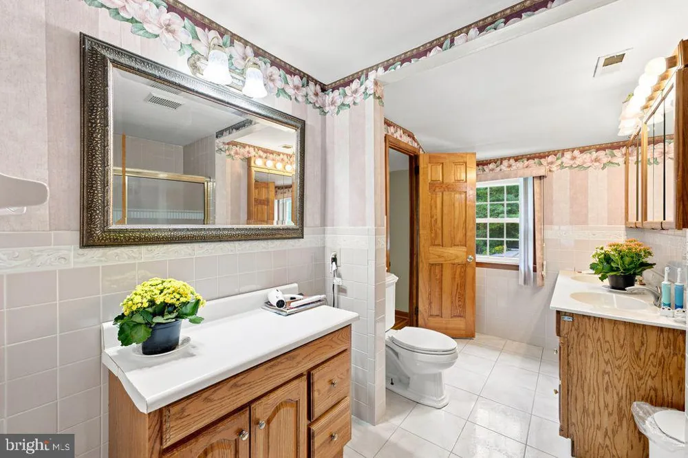 557 COVERED BRIDGE ROAD Cherry Hill, NJ 08034