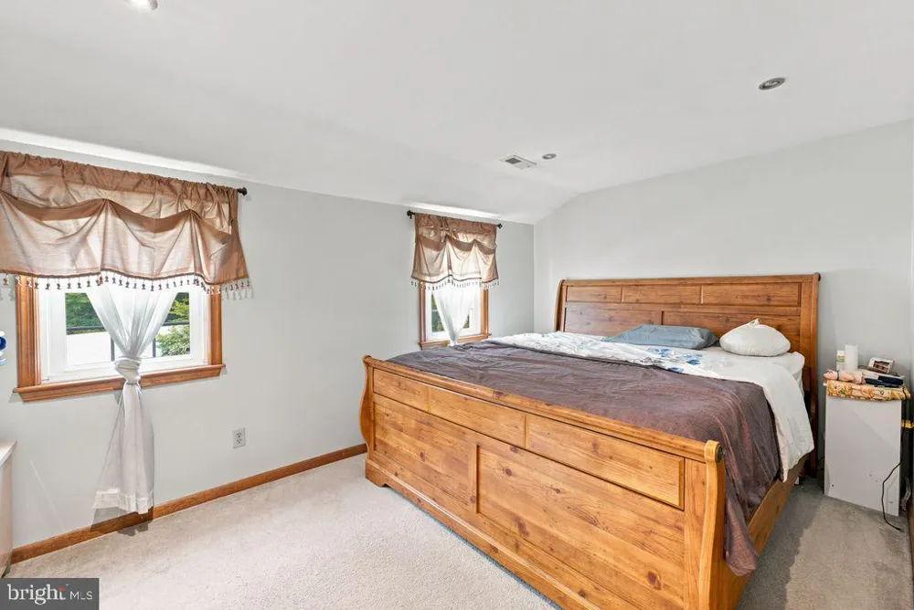 557 COVERED BRIDGE ROAD Cherry Hill, NJ 08034