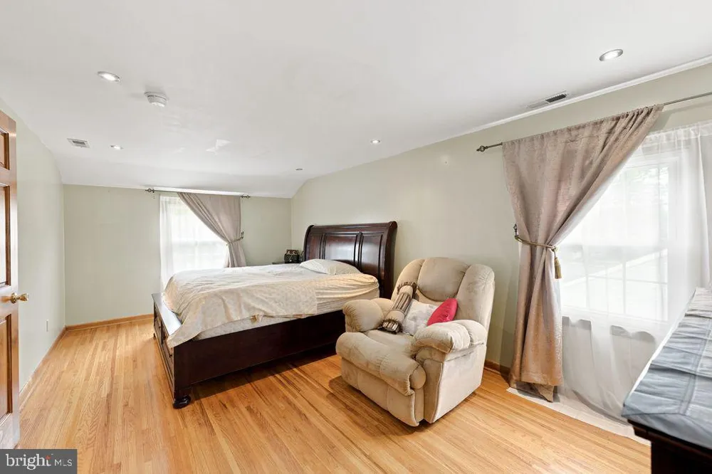 557 COVERED BRIDGE ROAD Cherry Hill, NJ 08034